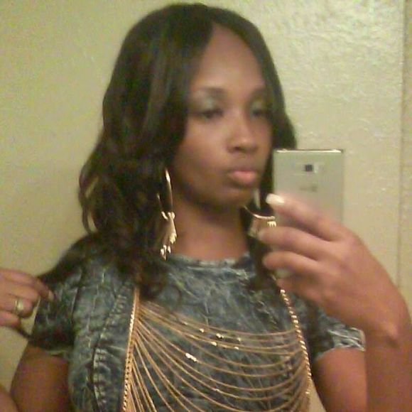 Meet your Posher, Nia - Picture 1 of 1